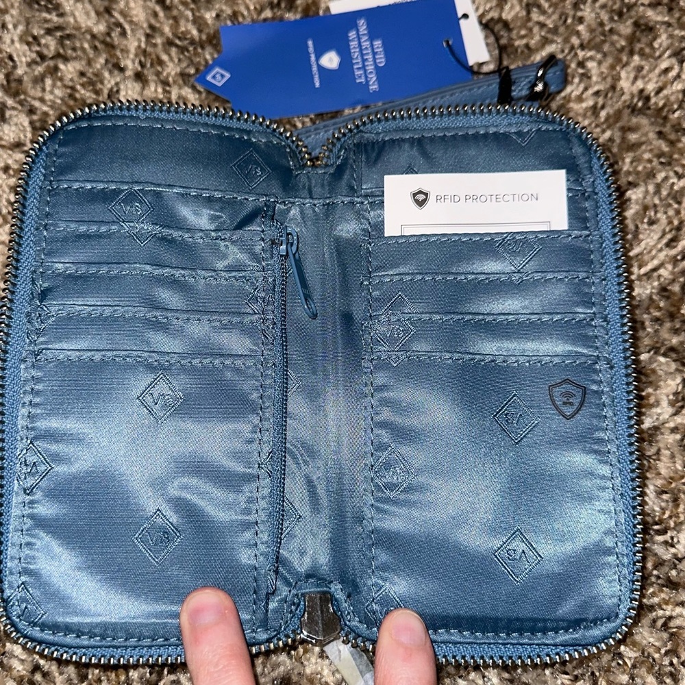 BNWOT Vera Bradley Smartphone Wristlet: “Painted Medallions” - Picture 6 of 16